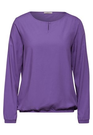 Maglietta viola a maniche lunghe realizzata in tessuto morbido, con scollatura rotonda e un piccolo dettaglio a chiave, e bordo e polsini elasticizzati.