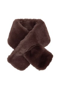 Brązowy sztuczny szal futrzany, miękka tekstura, gruba konstrukcja, prostokątny kształt, charakteryzujący się puszystym, jednolitym kolorem bez widocznych wzorów czy akcentów.