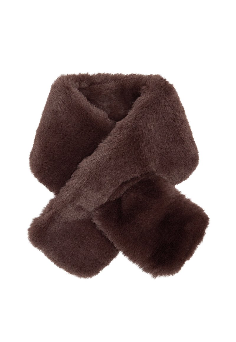Brązowy sztuczny szal futrzany, miękka tekstura, gruba konstrukcja, prostokątny kształt, charakteryzujący się puszystym, jednolitym kolorem bez widocznych wzorów czy akcentów.