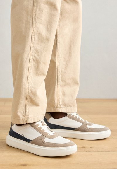 DEIVEN - Baskets basses - sand/white