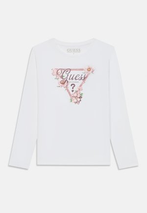 Weißes Langarmshirt mit pinkem floralen Dreiecksdesign und dem zentralen Logo "Guess Los Angeles?" auf der Vorderseite.