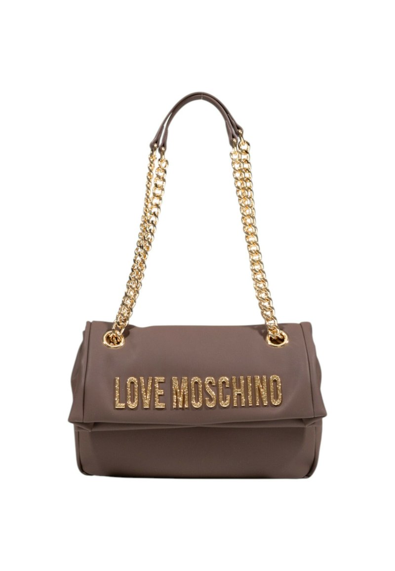 Bruine Love Moschino handtas met gouden kettinghengsel en grote gouden glinsterende merknaam op de voorklep.