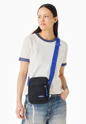 Eastpak, THE ONE UNISEX - Bandolera - kontrast black blue