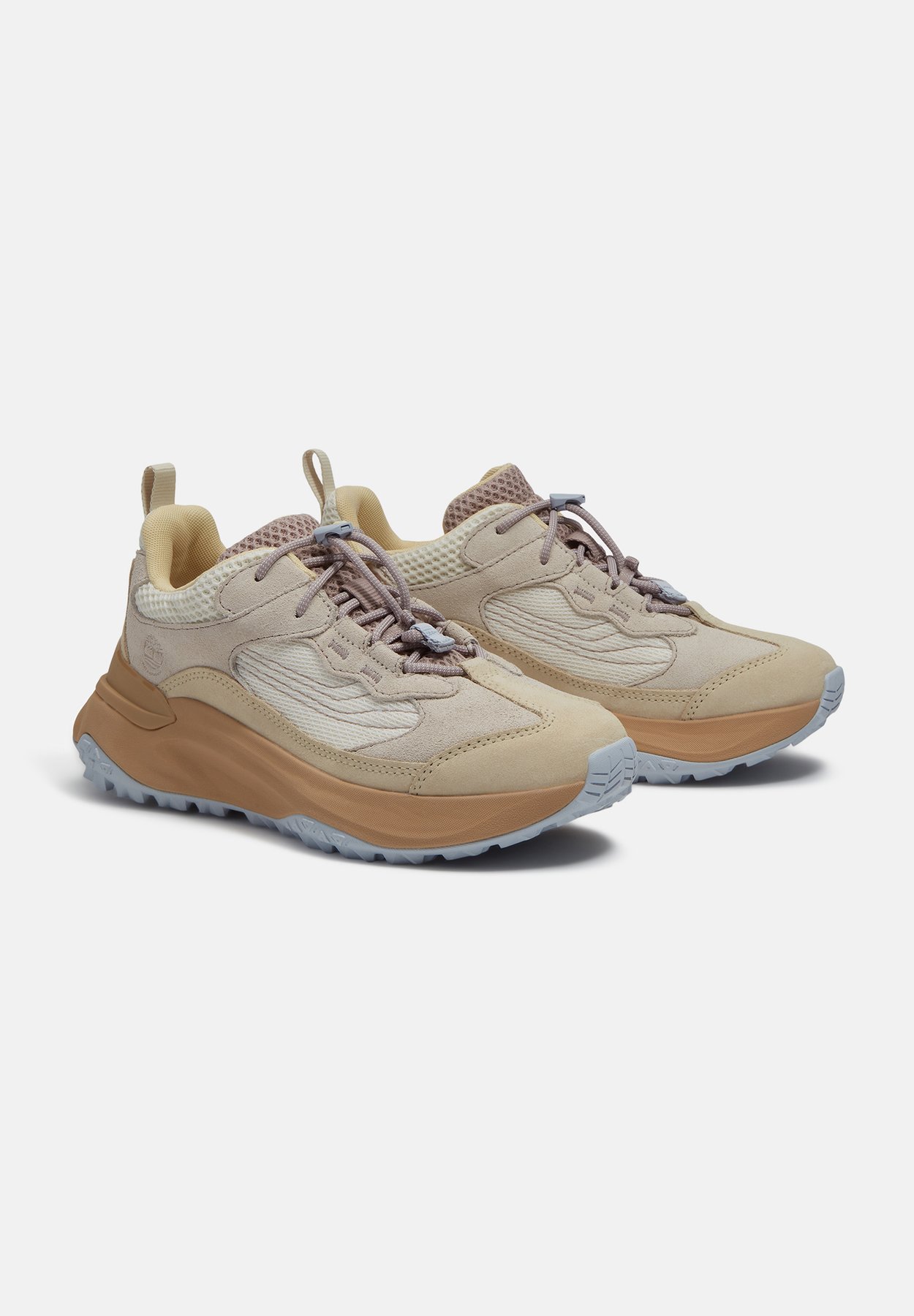 LOW LACE-UP WATERPROOF SNEAKER.