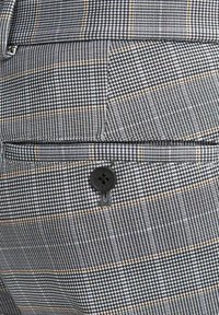 Jack & Jones JJIMARCO JJPHIL NOR BLUE/CHIP CHECK NOOS - Tygbyxor - chipmunk