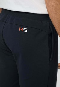 Hackett London ESSENTIAL - Pantaloni sportivi - navy