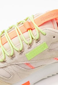 Reebok Classic Sneakers - beige
