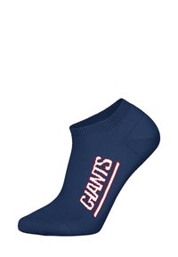 Granatowa bawełniana skarpetka do kostki z białym i czerwonym napisem „GIANTS” po boku oraz teksturowanym prążkowanym mankietem dla komfortu i dopasowania.