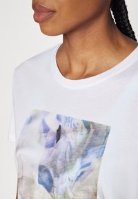 ONLY Play ONPMAL LIFE LOOSE TEE BOX - T-shirts med print - white