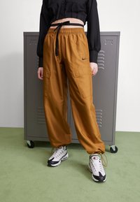 Nike Sportswear Träningsbyxor - brown