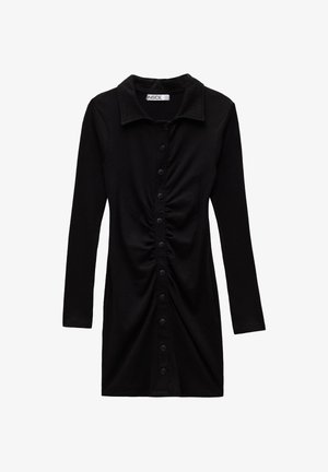 Vestido negro de mangas largas con frente abotonado y detalles fruncidos. Hecho de una tela de textura suave y cuello clásico.