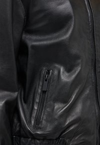 Mustang Skinnjacka - schwarz