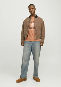 Jack & Jones PREMIUM GEDRUCKT RUNDHALS - Apdrukāts T-krekls - sunburn