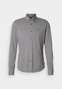 Grijze langarmige shirt van katoen, met een knopen ontwerp, puntkraag, kleine logo-accent en contrasterend oranje halslabel.