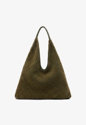 Sac en tissu tissé vert olive de forme trapézoïdale, avec une large ouverture et une seule poignée courbée. Surface texturée avec un motif en losanges.
