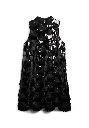 Zwarte mouwloze jurk met een ronde halslijn, gekenmerkt door gelaagde franjes en glanzende paillettenversieringen op het lichaam.