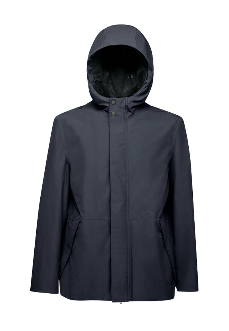 Veste imperméable bleu marine avec capuche, fermeture éclair à l'avant, boutons-pression et deux poches latérales ; tissu lisse et design épuré, minimal.