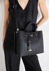 MERIDIAN SATCHEL - Bolso de mano - black