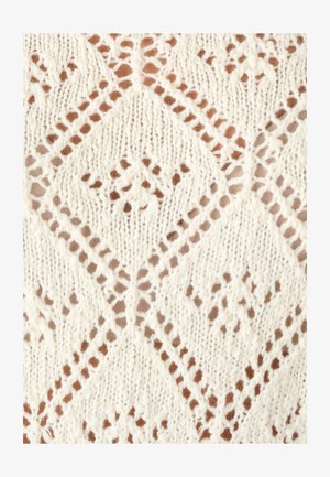 Crèmekleurige gebreide stof met een ajourmotief in diamantvorm, met kleine gaatjes en een textuur van steken door het hele patroon.