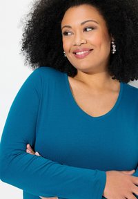 Ulla Popken LANGARM BASIC & V-AUSSCHNITT - Svetr - blue green