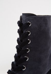 mint&berry Botines con cordones - dark blue