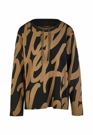 Langärmliges schwarzes Sweatshirt mit großem braunem abstraktem Script-Muster und schwarz-braunen gestreiften Kordeln am Rundhalsausschnitt.