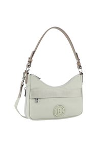 Borsa a tracolla grigio chiaro realizzata in materiale morbido con una forma curva, una tracolla testurizzata e un logo circolare sul davanti.