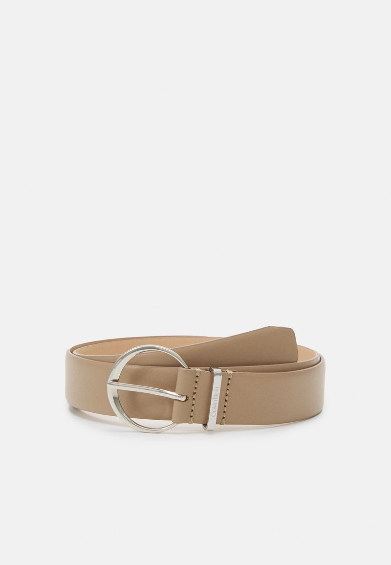 Calvin Klein MUST BUCKLE BELT - Cinturón - chanterelle