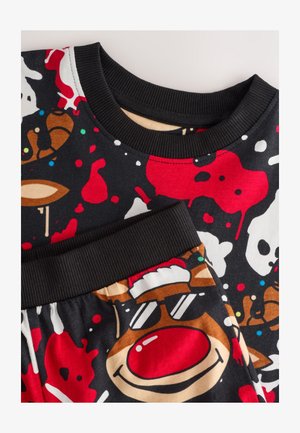 Juodi medvilniniai pižamos, puoštos spalvingu raštu su elniais, raudonų dėmių ir juodų ribuotų rankogalių bei apykaklės.