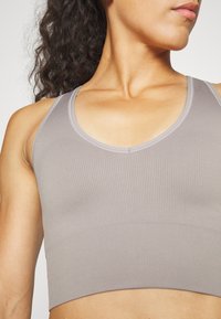 Athleta AURORA SEAMLESS CROP TANK - Top - tinsel purple