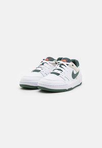 Nike Sportswear FULL FORCE - Zapatillas - white/vintage green/sea glass/cosmic clay/black