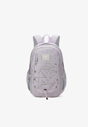 Zaino leggero viola chiaro con una tasca anteriore con zip, tasche laterali in rete e dettagli in cordino elastico sul davanti. Spallacci imbottiti e regolabili.