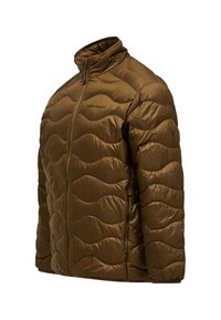 Giacca isolante marrone con un design a rombi ondulati, collo alto, chiusura con zip e branding discreto sul petto. Leggera e con una texture liscia.