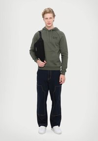 EA7 Emporio Armani FELPA - Melegítőfelső - beetle