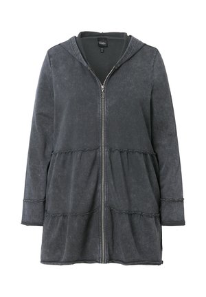 Grå zip-up hoodie med hætte, der har et peplum-design, ribbede manchetter og en blød tekstur. Accenter inkluderer en lynlås og lagdelt kant.
