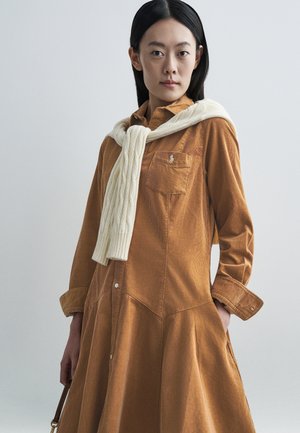 COTTON CORDUROY A-LINE SHIRTDRESS - Rochie tip cămașă - tan