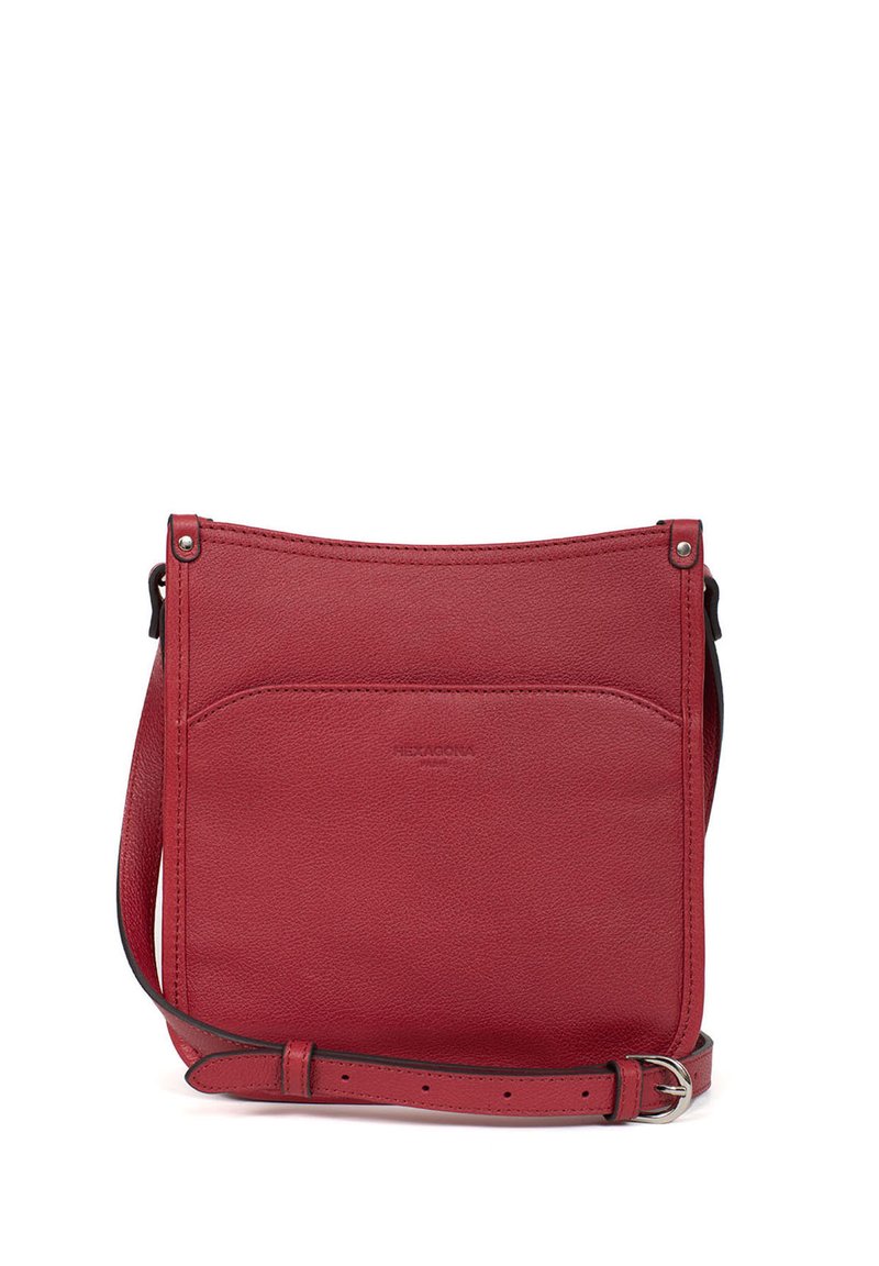 Borsa a tracolla rossa in pelle con texture liscia, chiusura superiore con zip, tasca frontale e tracolla in pelle regolabile, caratterizzata da un design minimalista.