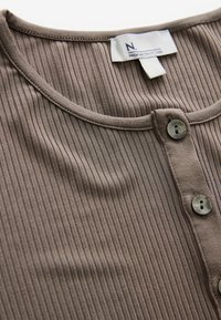 Next SHORT SLEEVE PREMIUM HENLEY  REGULAR FIT - Lihtne T-särk - mink brown