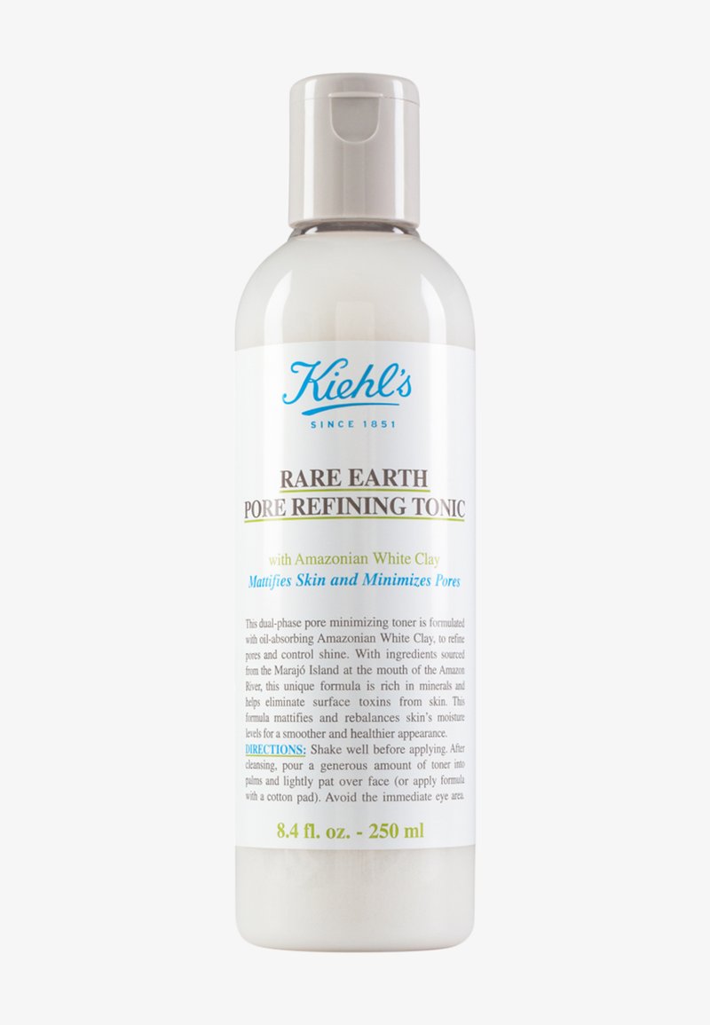 Transparent flaske med pumpe, merket "Kiehl's Rare Earth Pore Refining Tonic." Inneholder 250 ml; har blå og grønn tekst på hvit bakgrunn.