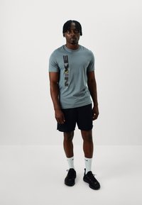 Nike Performance TOTALITY - Sports shorts - black/white