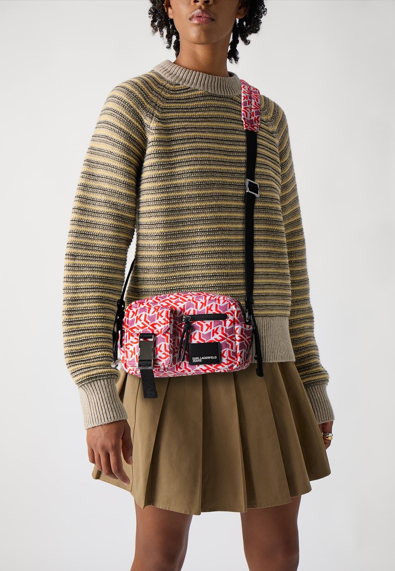 Karl Lagerfeld Jeans UTILITY GEO  - Borsa a tracolla - red