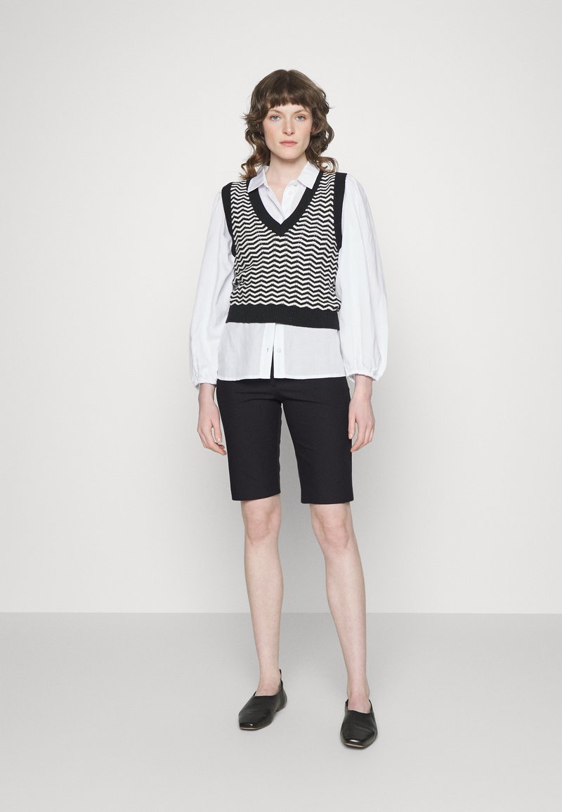 Damen Kleider | Selected Femme SLFJOYCE Shorts black/schwarz - AP91172 Damen Kleider | Selected Femme SLFJOYCE Shorts black/schwarz - AP91172