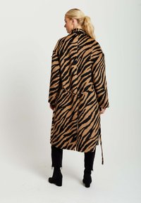 Liquorish Classic coat - brown