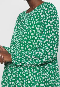 Love Copenhagen Maksimekko - green