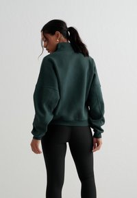 aim’n® VARSITY HALF - Felpa - deep emerald
