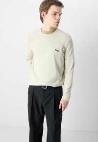 BOSS MOMENTUM LITE - Džemperis - light beige