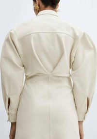 Mango HOBO - Robe chemise - off-white