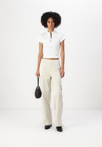 Calvin Klein Jeans VARIEGATED HALF ZIP - Jednoduché tričko - bright white