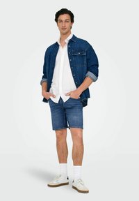 Only & Sons ONSWEFT NORMAL GESCHNITTEN - Kratke hlače od trapera - medium blue denim