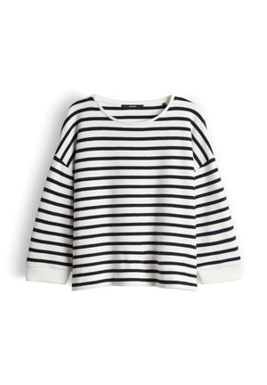 Witte trui met navyblauwe horizontale strepen, ronde hals en driekwartmouwen. Voorzien van zachte stof met geribbelde textuur en manchetten.